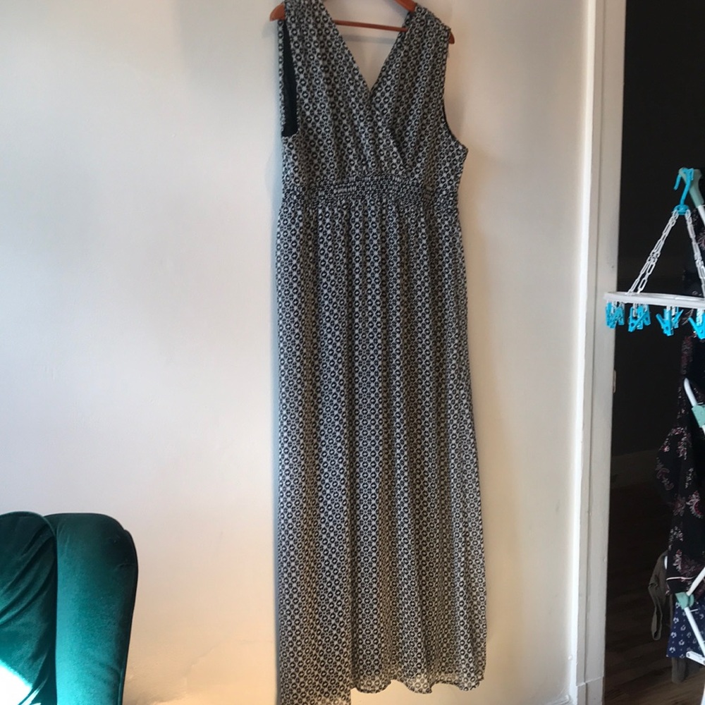 B&W maxi dress size FR 46; fits 16/18. EUC - Picture 1 of 5